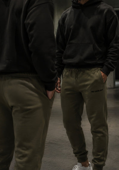 NO DAYS OFF - Subtle Embroidery - Fleece Sweatpants